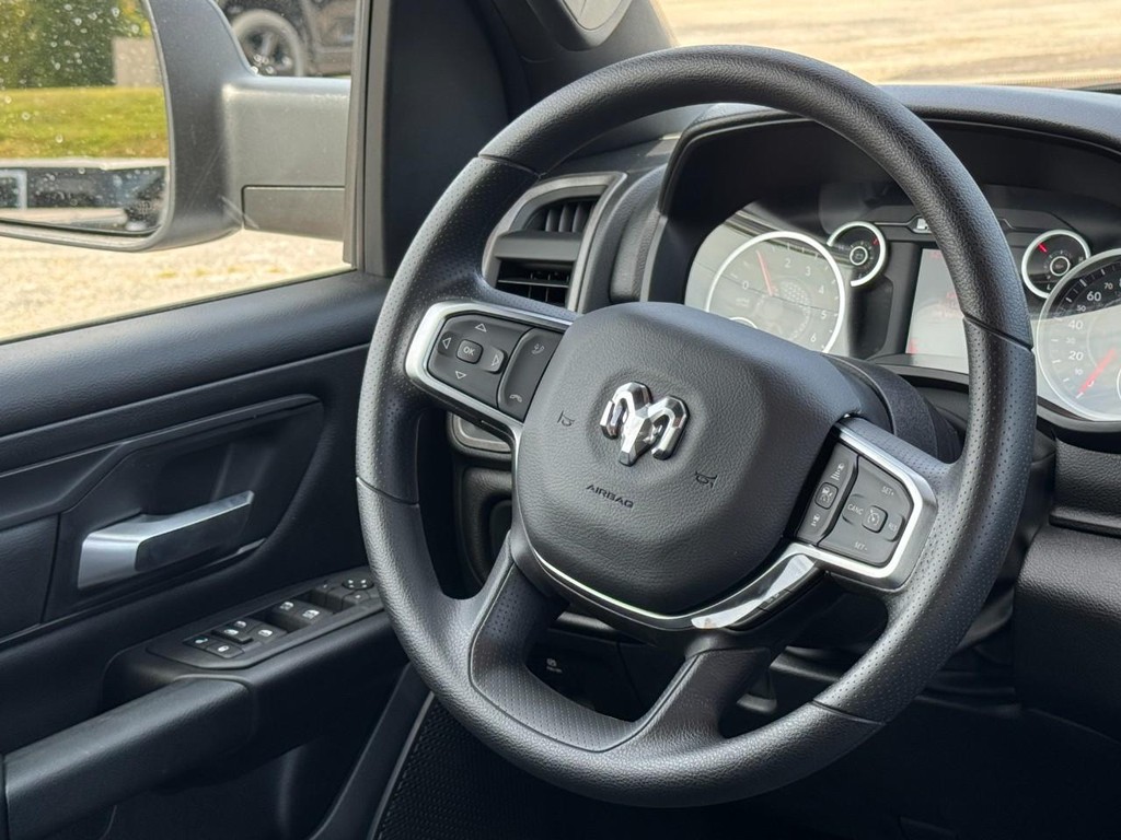 Ram 1500 Vehicle Full-screen Gallery Image 07