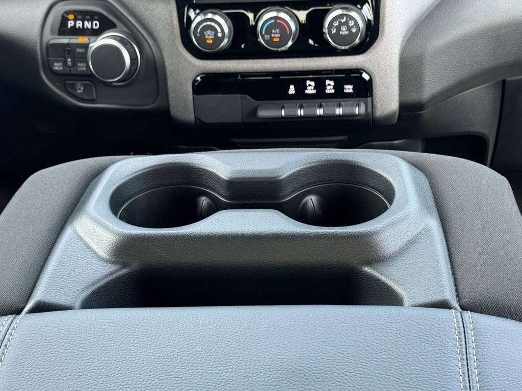 Ram 1500 Vehicle Full-screen Gallery Image 09