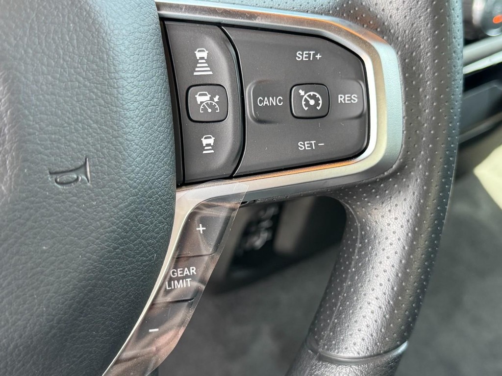 Ram 1500 Vehicle Full-screen Gallery Image 12