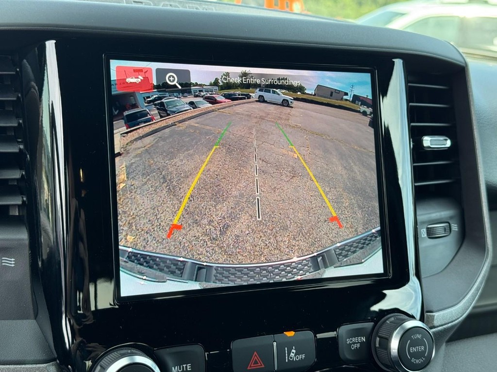 Ram 1500 Vehicle Full-screen Gallery Image 16