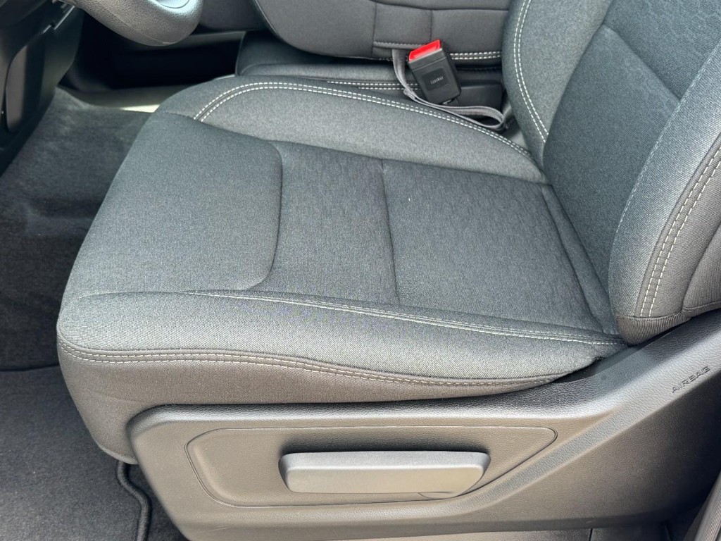 Ram 1500 Vehicle Full-screen Gallery Image 17