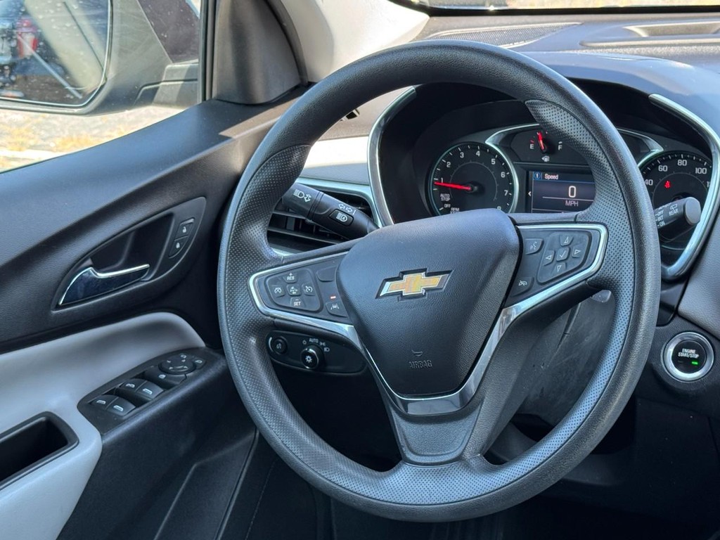 Chevrolet Equinox Vehicle Full-screen Gallery Image 12