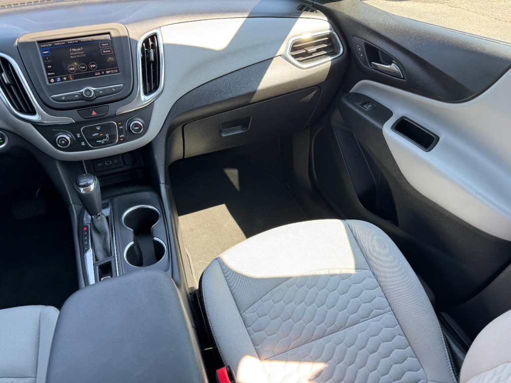 Chevrolet Equinox Vehicle Full-screen Gallery Image 15