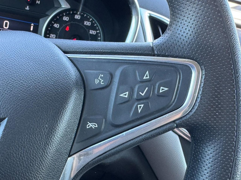 Chevrolet Equinox Vehicle Full-screen Gallery Image 17