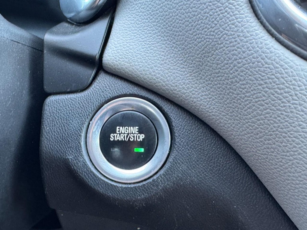 Chevrolet Equinox Vehicle Full-screen Gallery Image 21