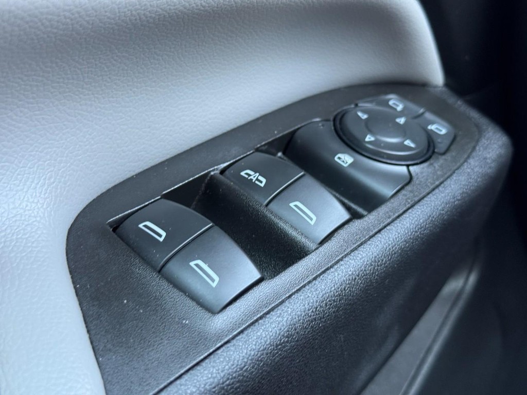 Chevrolet Equinox Vehicle Full-screen Gallery Image 23