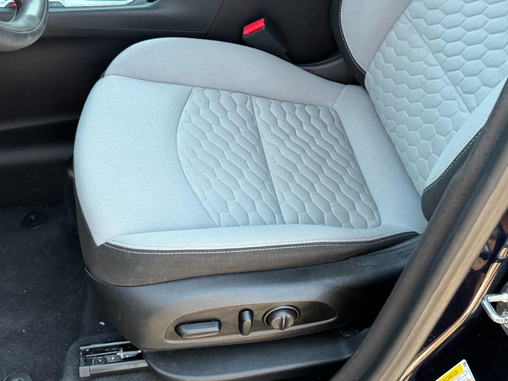 Chevrolet Equinox Vehicle Full-screen Gallery Image 24