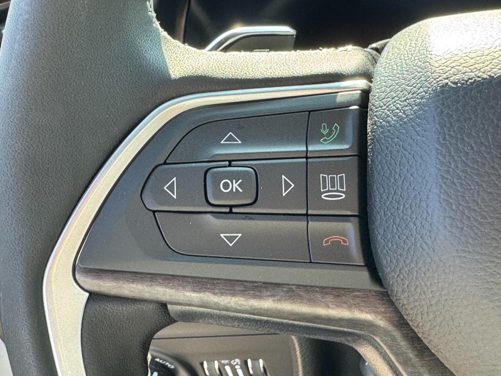 Jeep Grand Cherokee Vehicle Full-screen Gallery Image 11