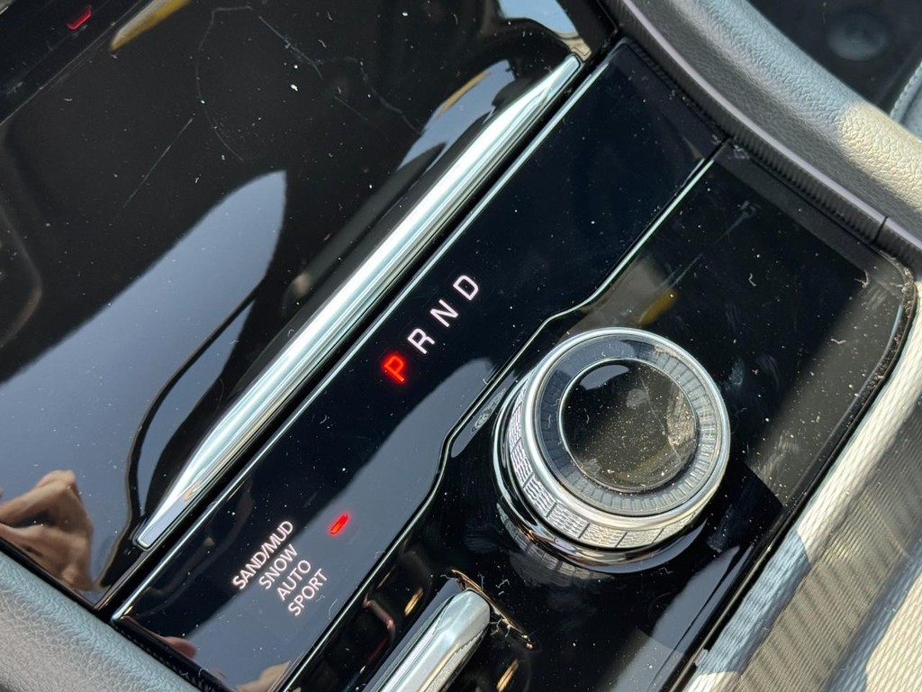 Jeep Grand Cherokee Vehicle Full-screen Gallery Image 13