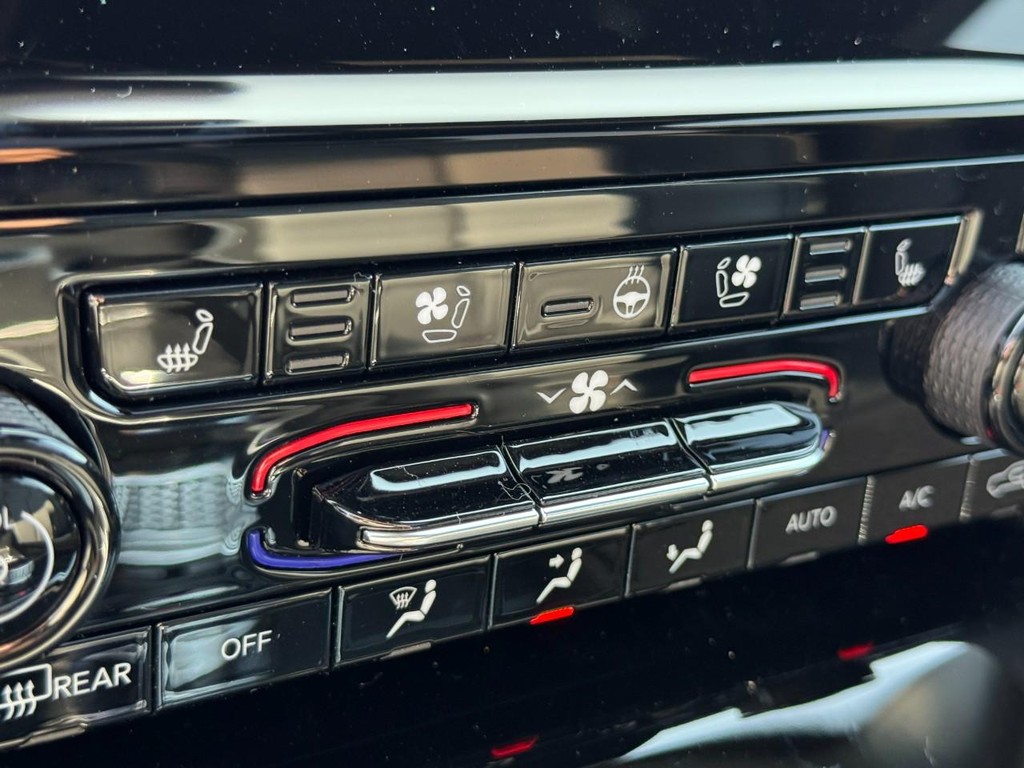 Jeep Grand Cherokee Vehicle Full-screen Gallery Image 14