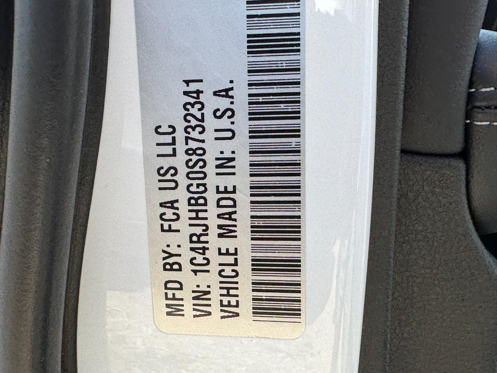 Jeep Grand Cherokee Vehicle Full-screen Gallery Image 18