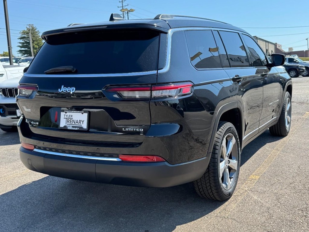 Jeep Grand Cherokee L Vehicle Full-screen Gallery Image 03