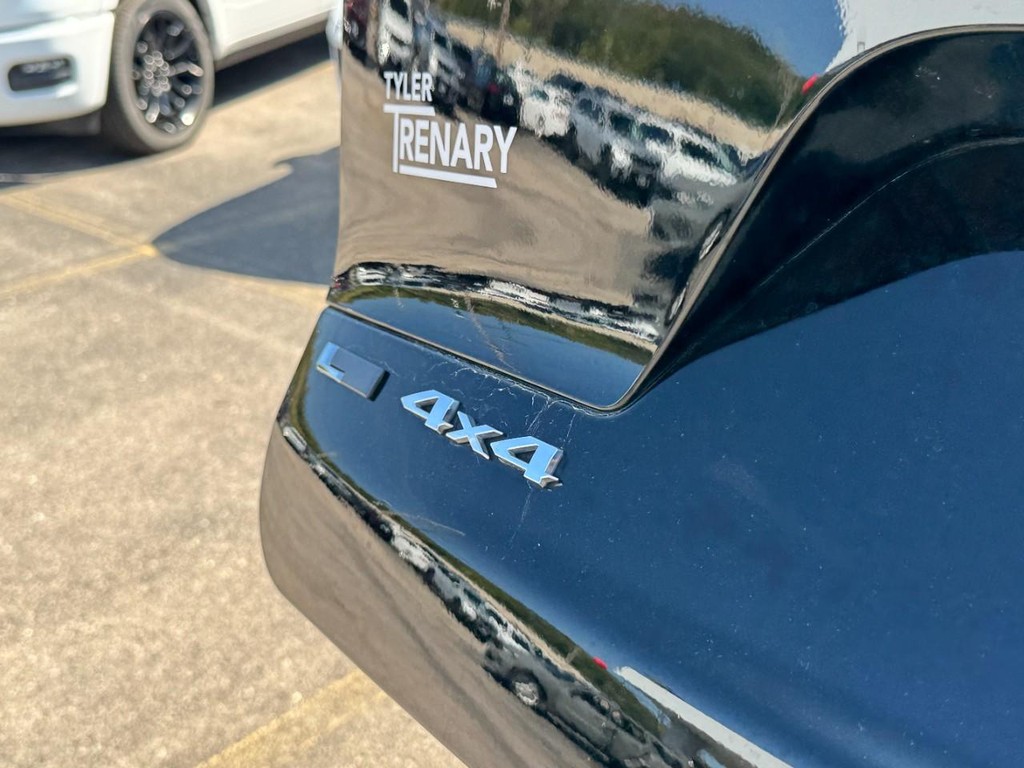 Jeep Grand Cherokee L Vehicle Full-screen Gallery Image 10