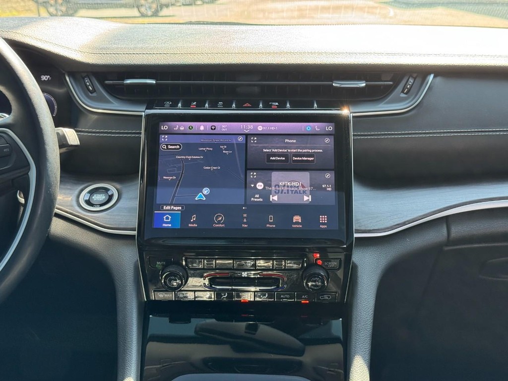 Jeep Grand Cherokee L Vehicle Full-screen Gallery Image 16