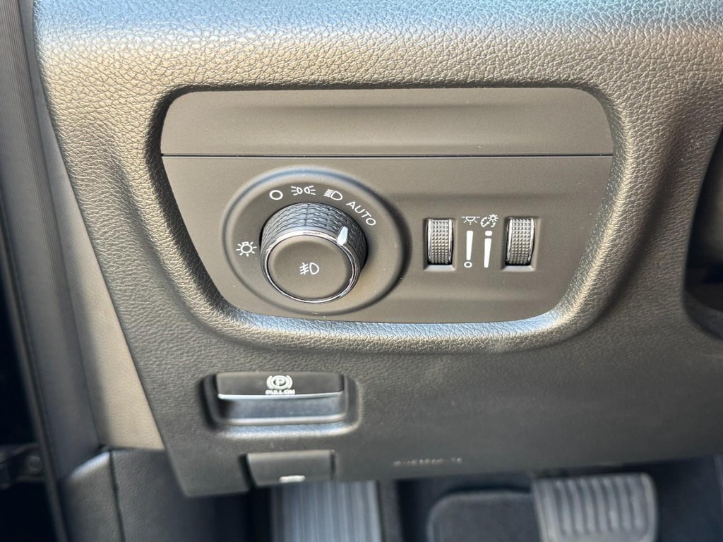 Jeep Grand Cherokee L Vehicle Full-screen Gallery Image 20