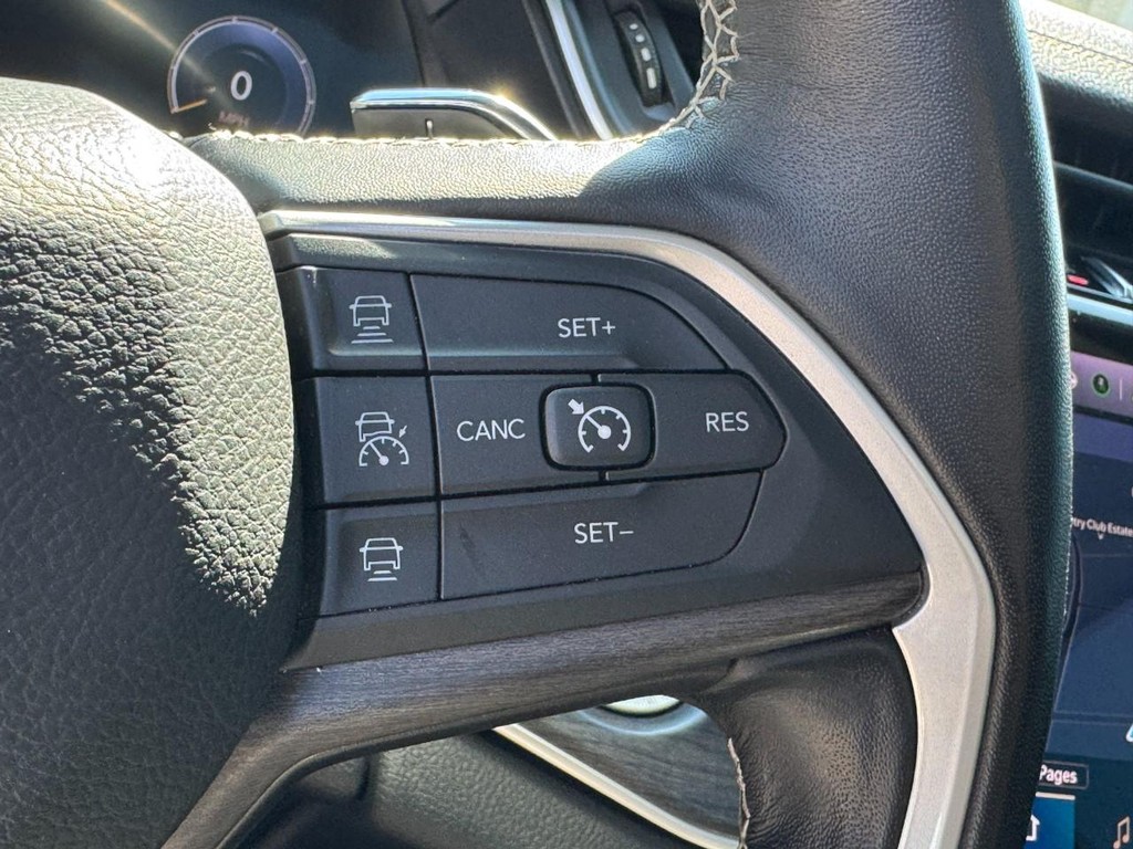 Jeep Grand Cherokee L Vehicle Full-screen Gallery Image 22