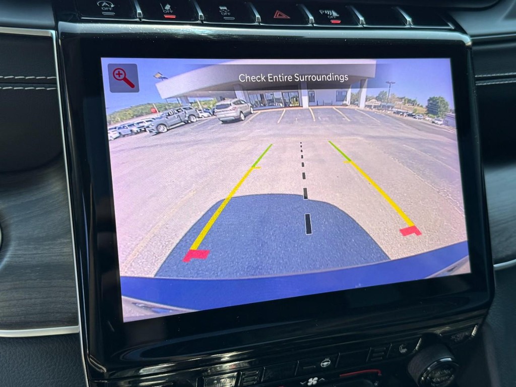 Jeep Grand Cherokee L Vehicle Full-screen Gallery Image 28