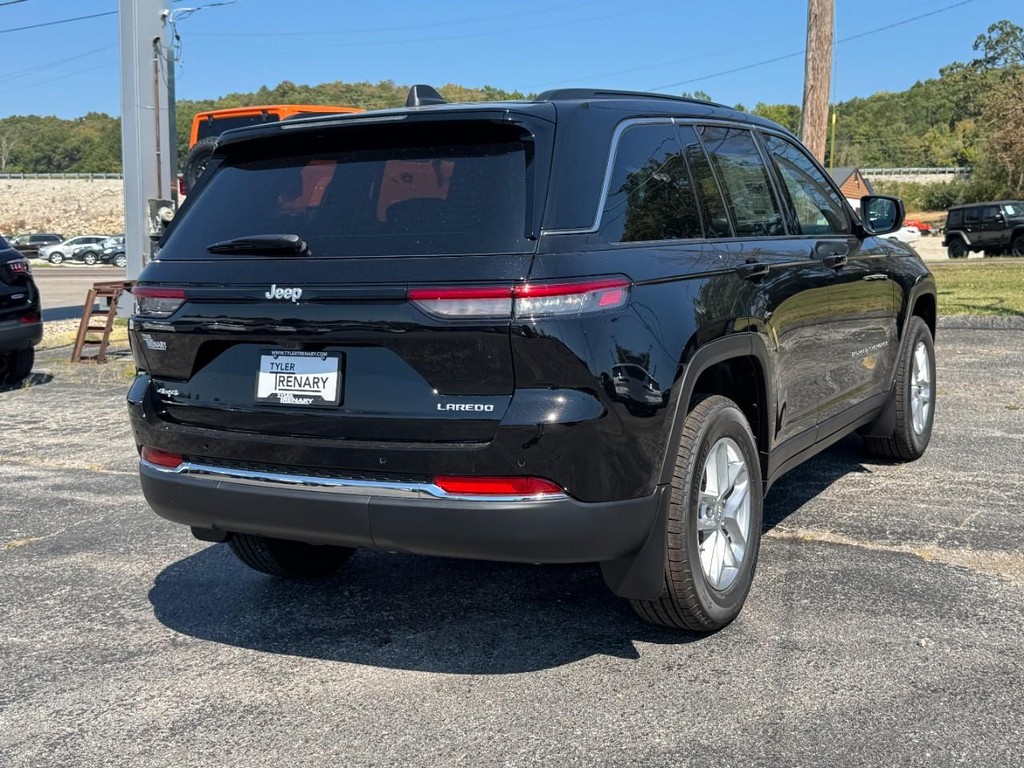 Jeep Grand Cherokee Vehicle Full-screen Gallery Image 03