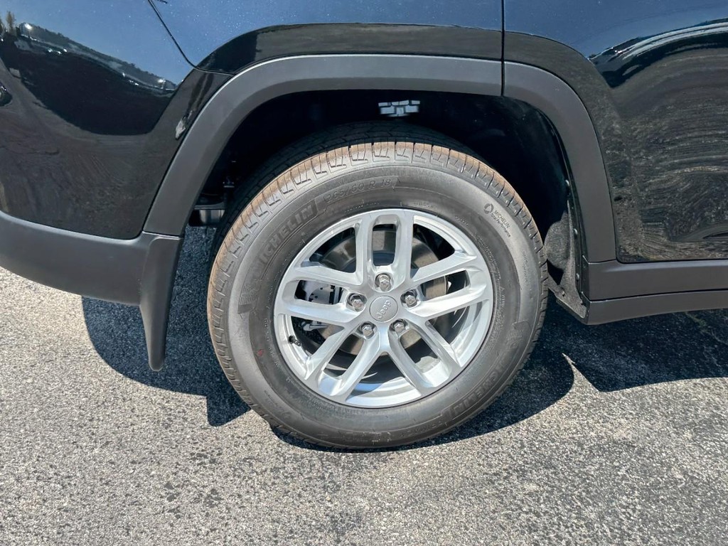 Jeep Grand Cherokee Vehicle Full-screen Gallery Image 04