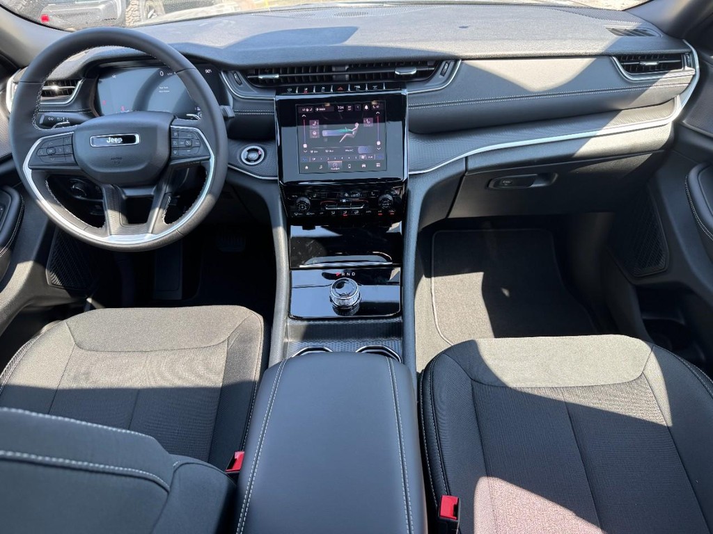 Jeep Grand Cherokee Vehicle Full-screen Gallery Image 07