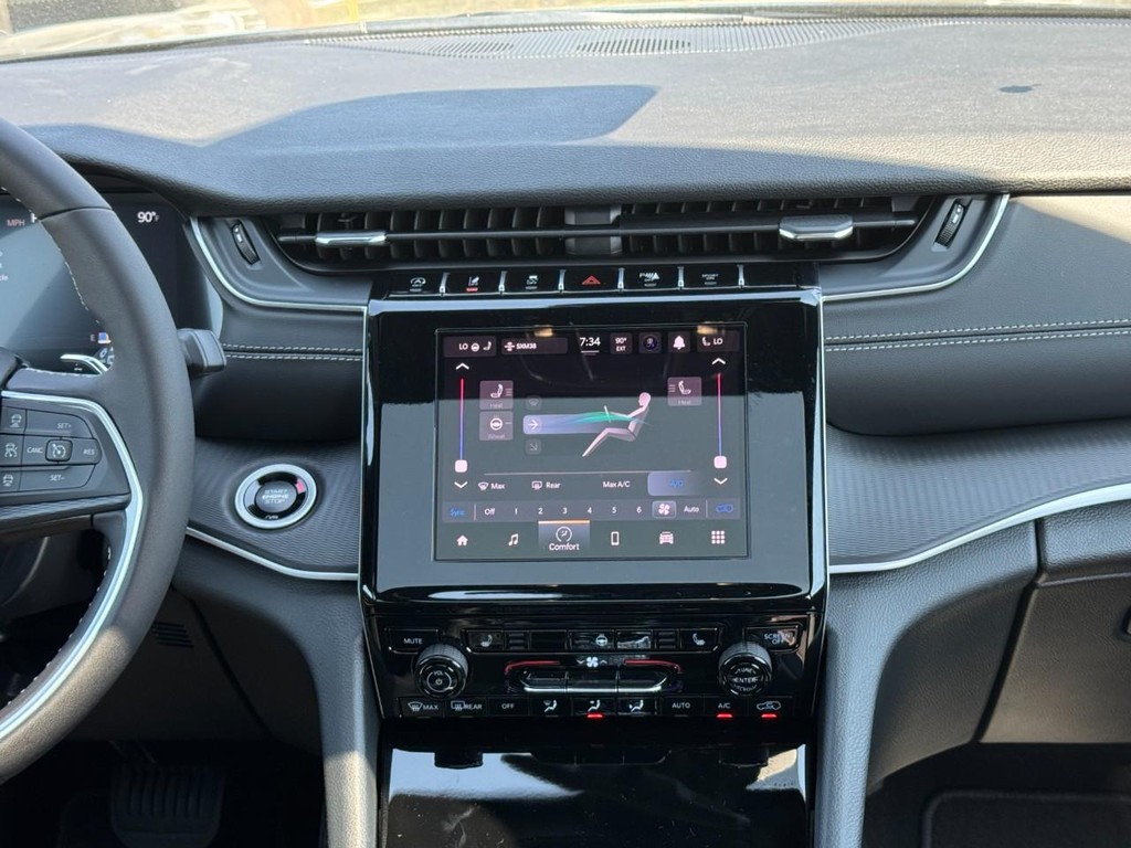 Jeep Grand Cherokee Vehicle Full-screen Gallery Image 09