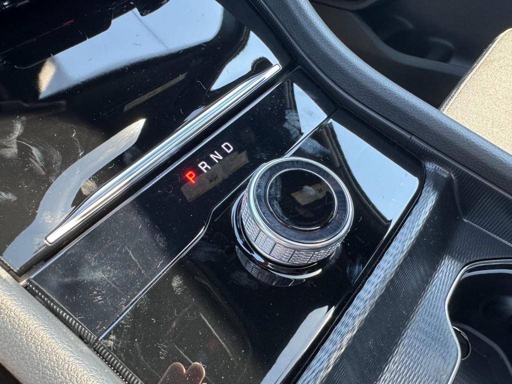 Jeep Grand Cherokee Vehicle Full-screen Gallery Image 13