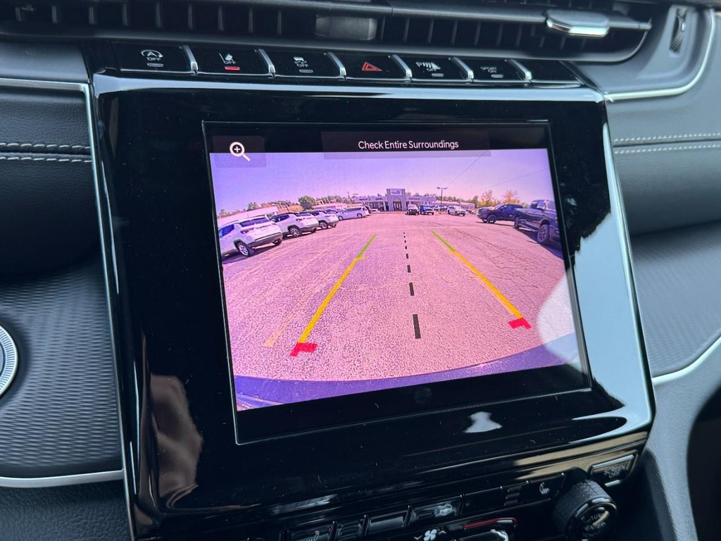 Jeep Grand Cherokee Vehicle Full-screen Gallery Image 16