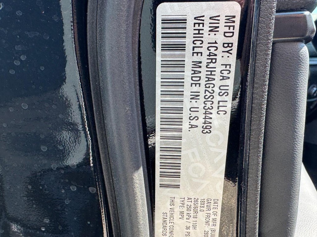 Jeep Grand Cherokee Vehicle Full-screen Gallery Image 18