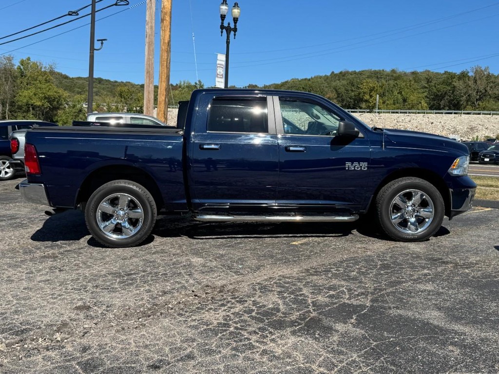 Ram 1500 Vehicle Full-screen Gallery Image 02