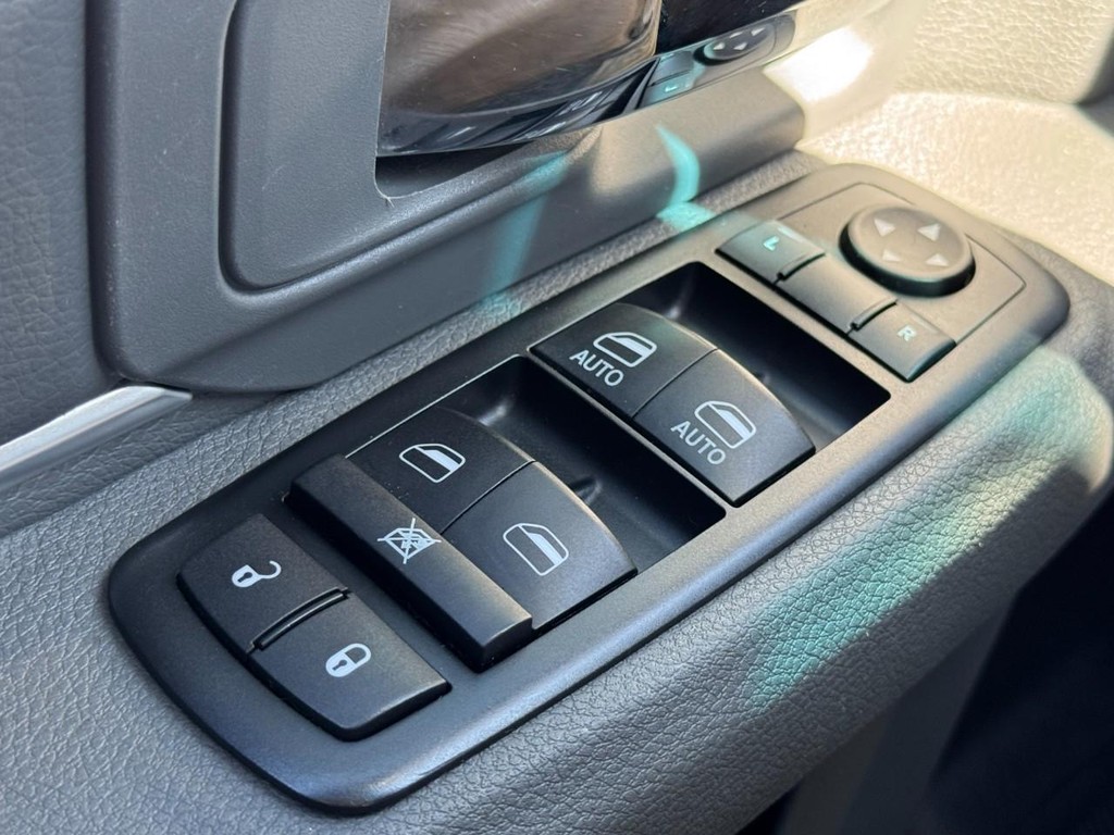 Ram 1500 Vehicle Full-screen Gallery Image 22