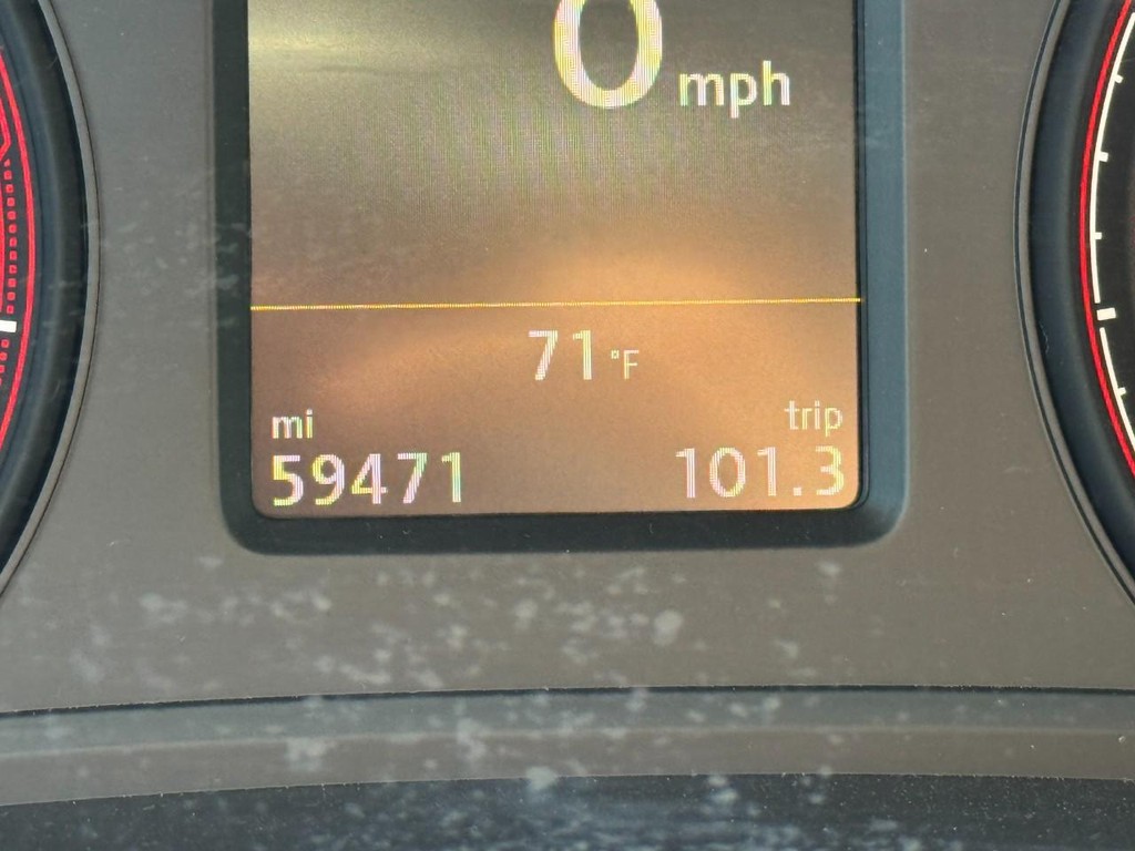 Volkswagen Passat Vehicle Full-screen Gallery Image 19