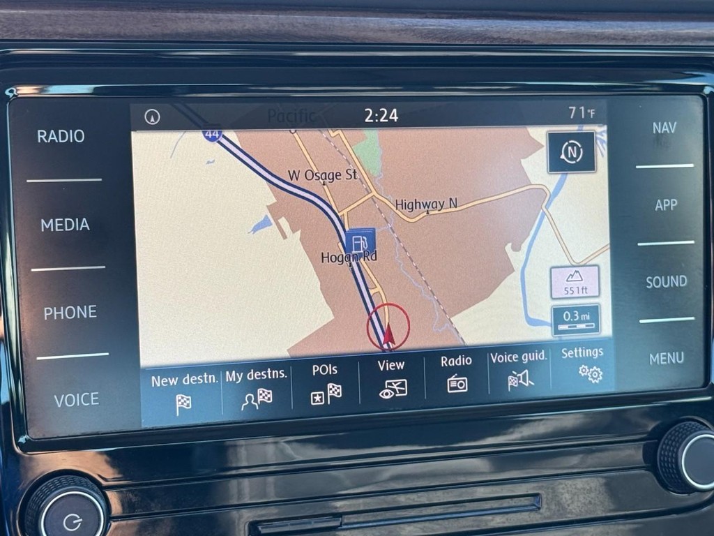 Volkswagen Passat Vehicle Full-screen Gallery Image 22