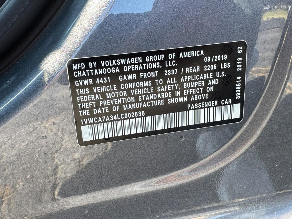 Volkswagen Passat Vehicle Full-screen Gallery Image 27