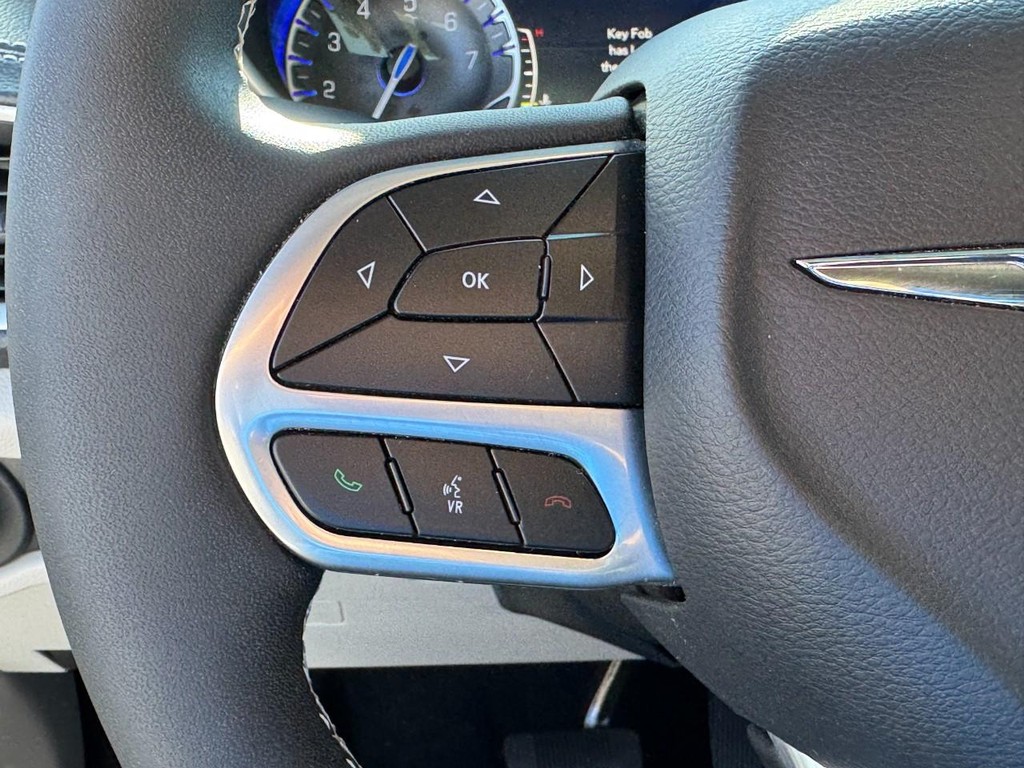 Chrysler Pacifica Vehicle Full-screen Gallery Image 20