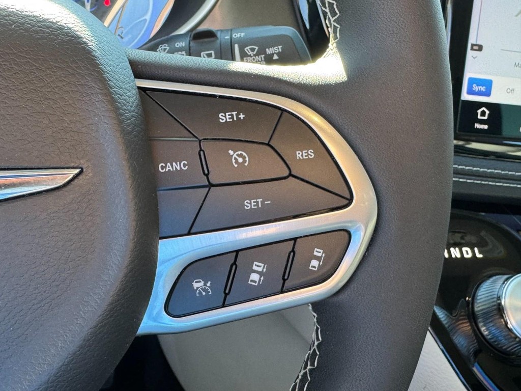 Chrysler Pacifica Vehicle Full-screen Gallery Image 21