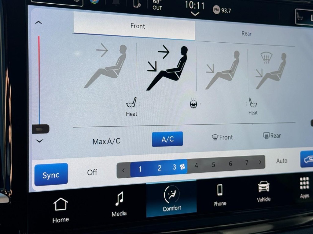 Chrysler Pacifica Vehicle Full-screen Gallery Image 25