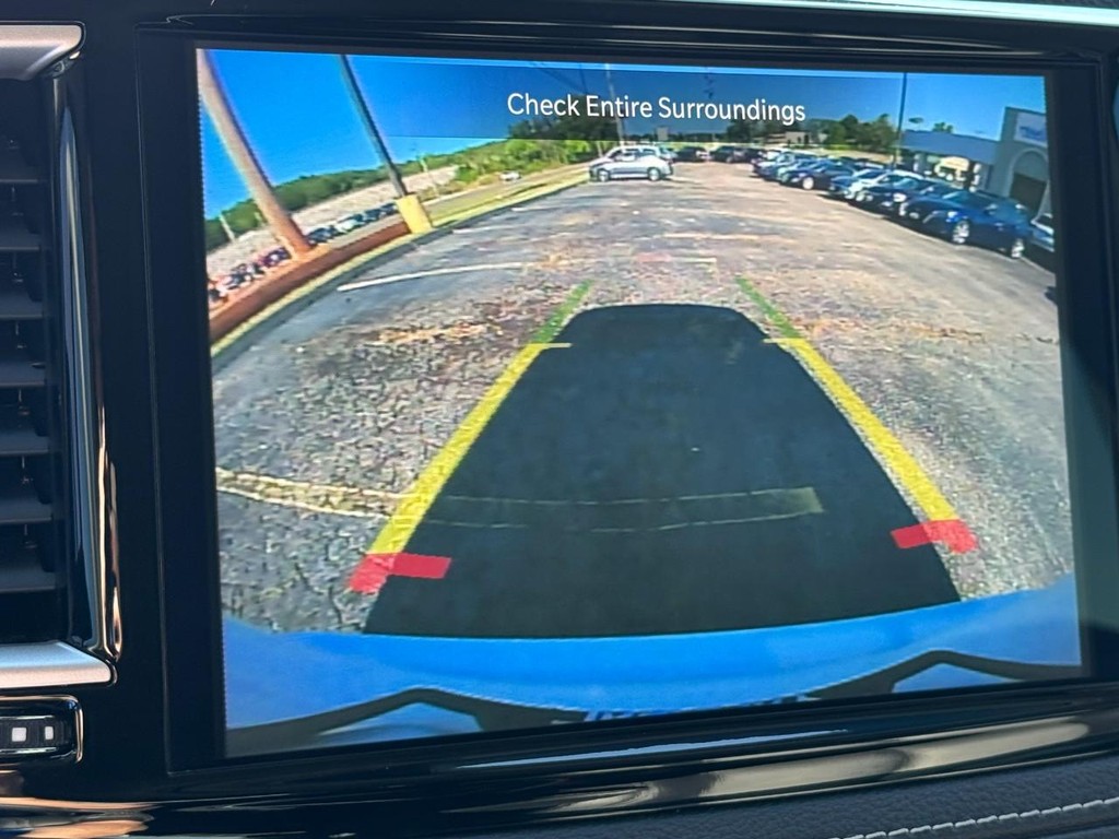 Chrysler Pacifica Vehicle Full-screen Gallery Image 26