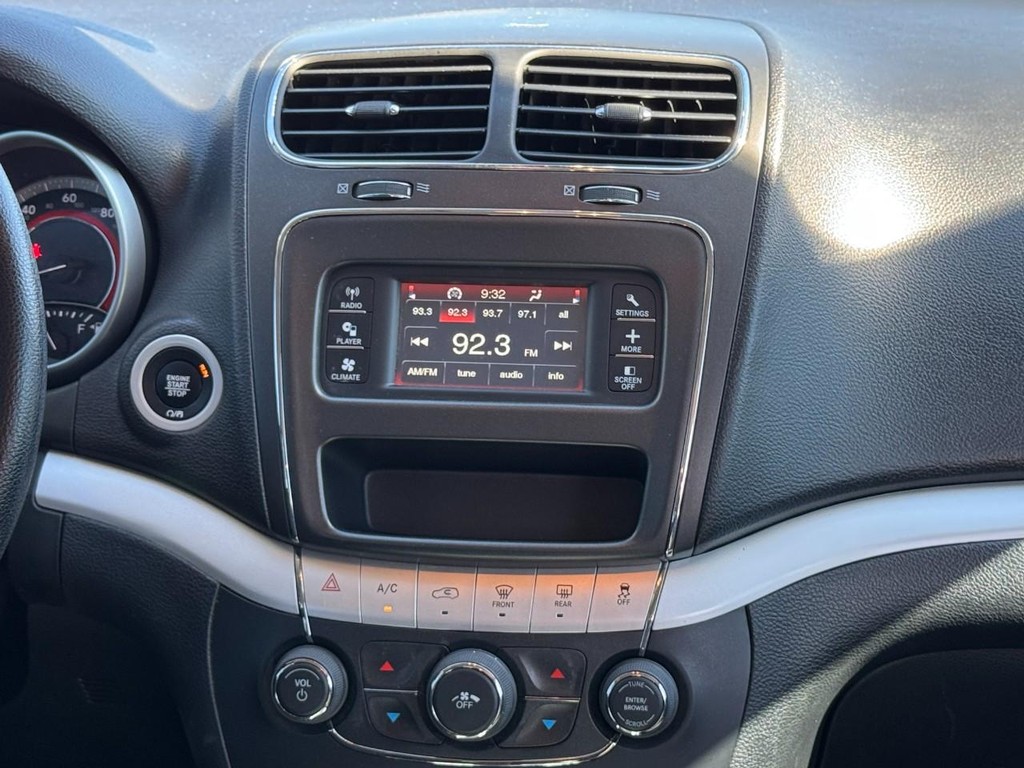 Dodge Journey Vehicle Full-screen Gallery Image 08