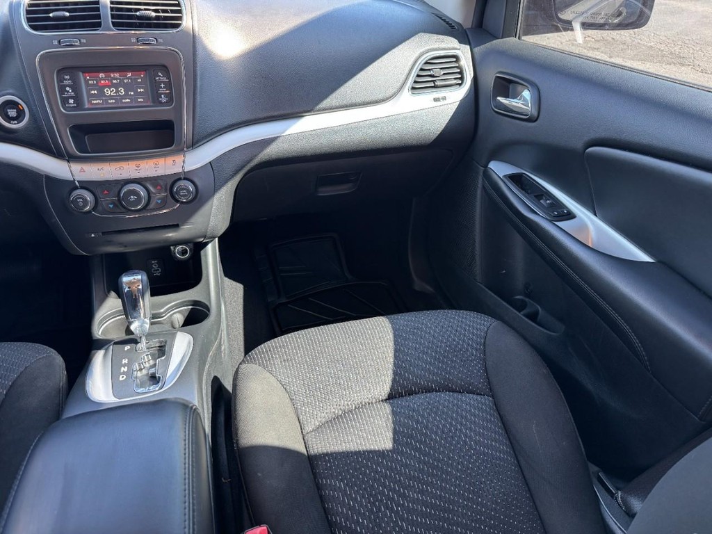 Dodge Journey Vehicle Full-screen Gallery Image 10