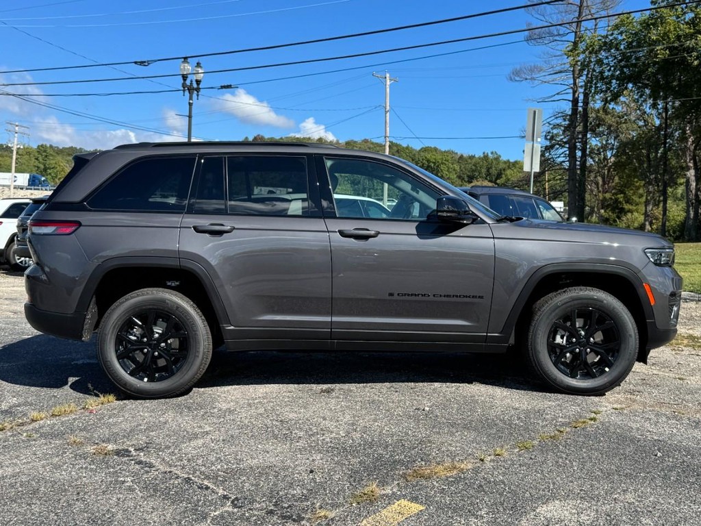Jeep Grand Cherokee Vehicle Full-screen Gallery Image 02