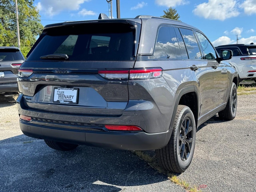 Jeep Grand Cherokee Vehicle Full-screen Gallery Image 03