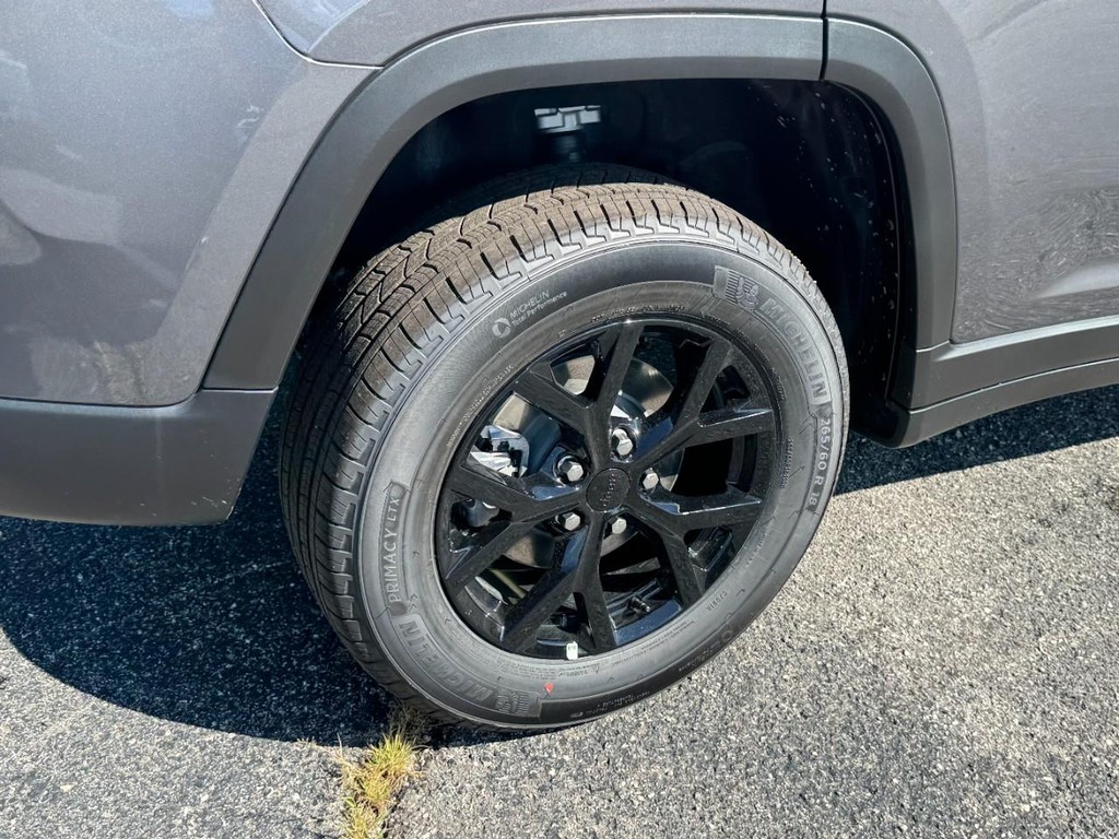 Jeep Grand Cherokee Vehicle Full-screen Gallery Image 04