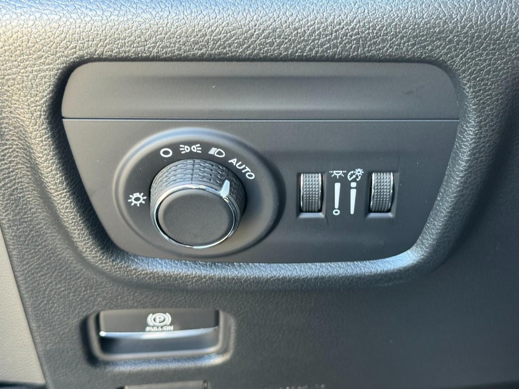 Jeep Grand Cherokee Vehicle Full-screen Gallery Image 10