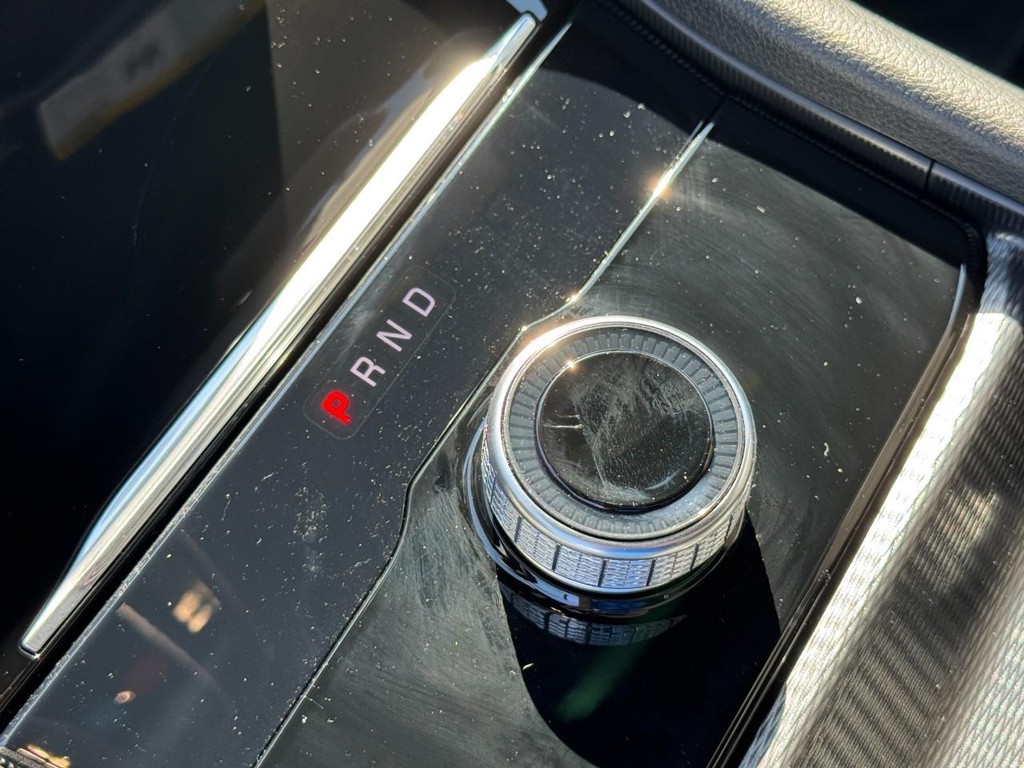 Jeep Grand Cherokee Vehicle Full-screen Gallery Image 13