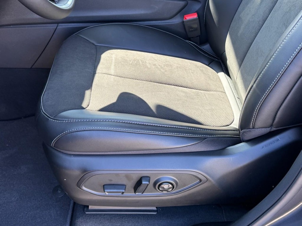 Jeep Grand Cherokee Vehicle Full-screen Gallery Image 17