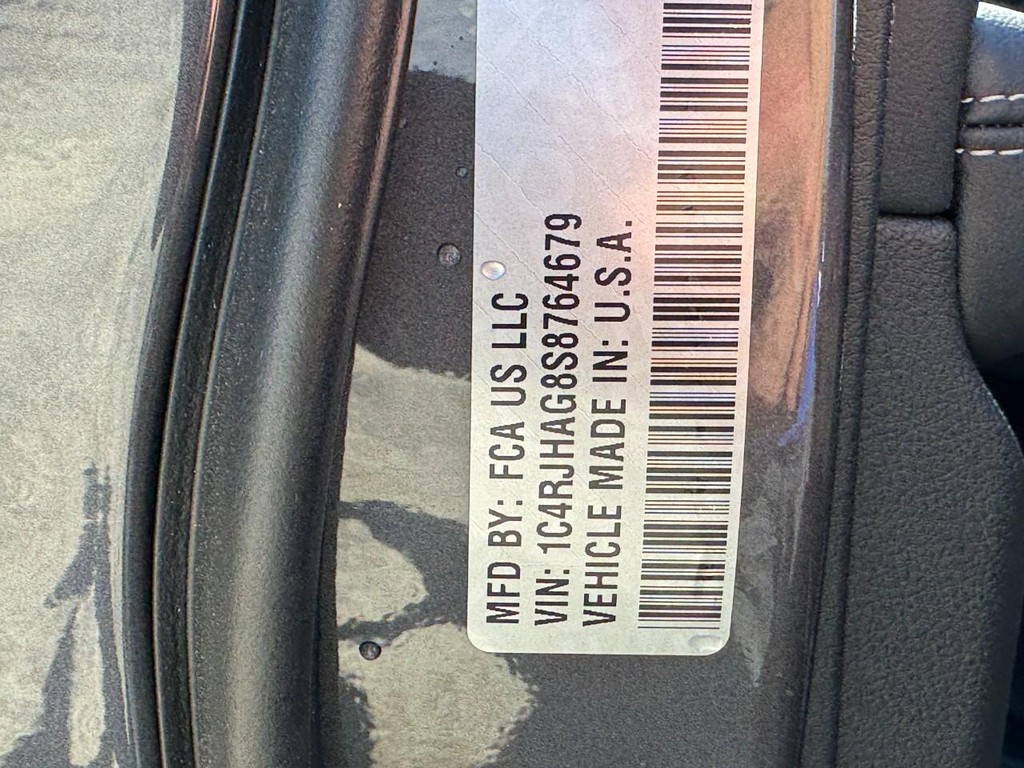 Jeep Grand Cherokee Vehicle Full-screen Gallery Image 18