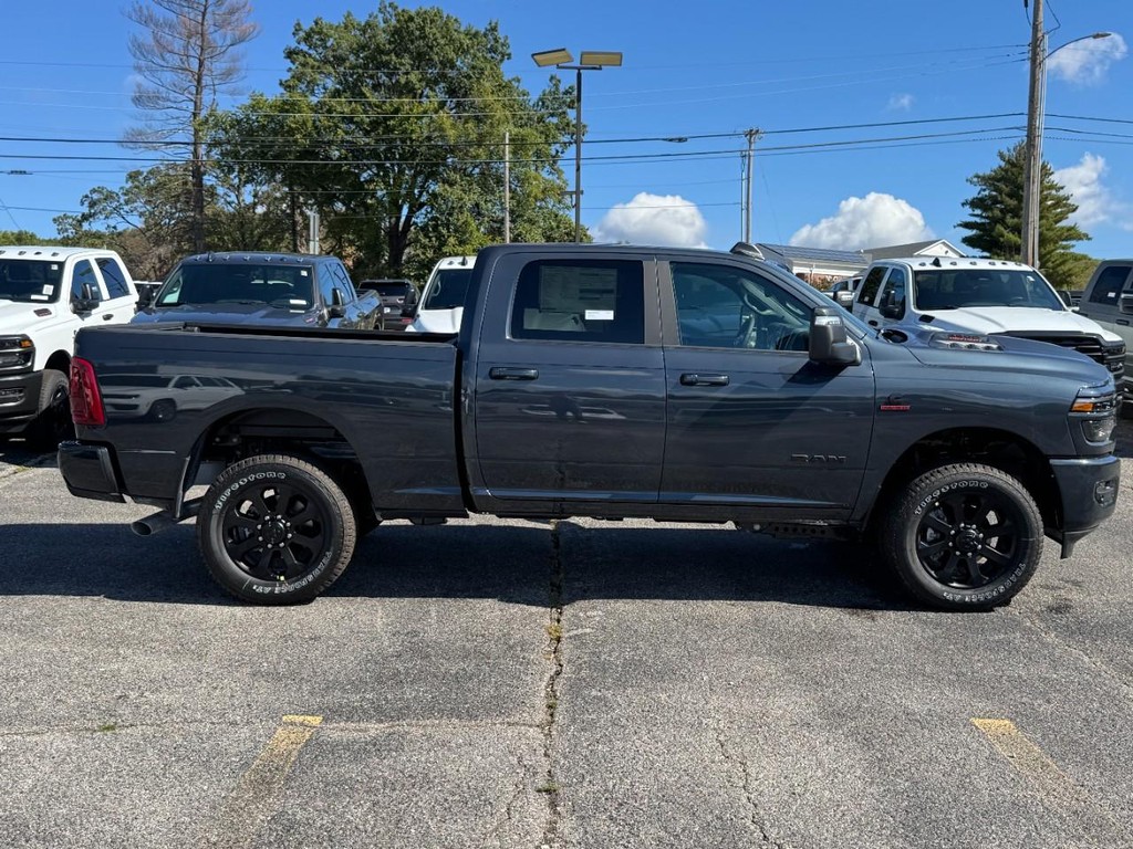 Ram 2500 Vehicle Full-screen Gallery Image 02