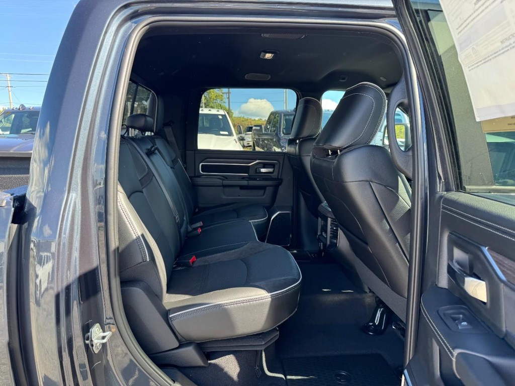 Ram 2500 Vehicle Full-screen Gallery Image 05