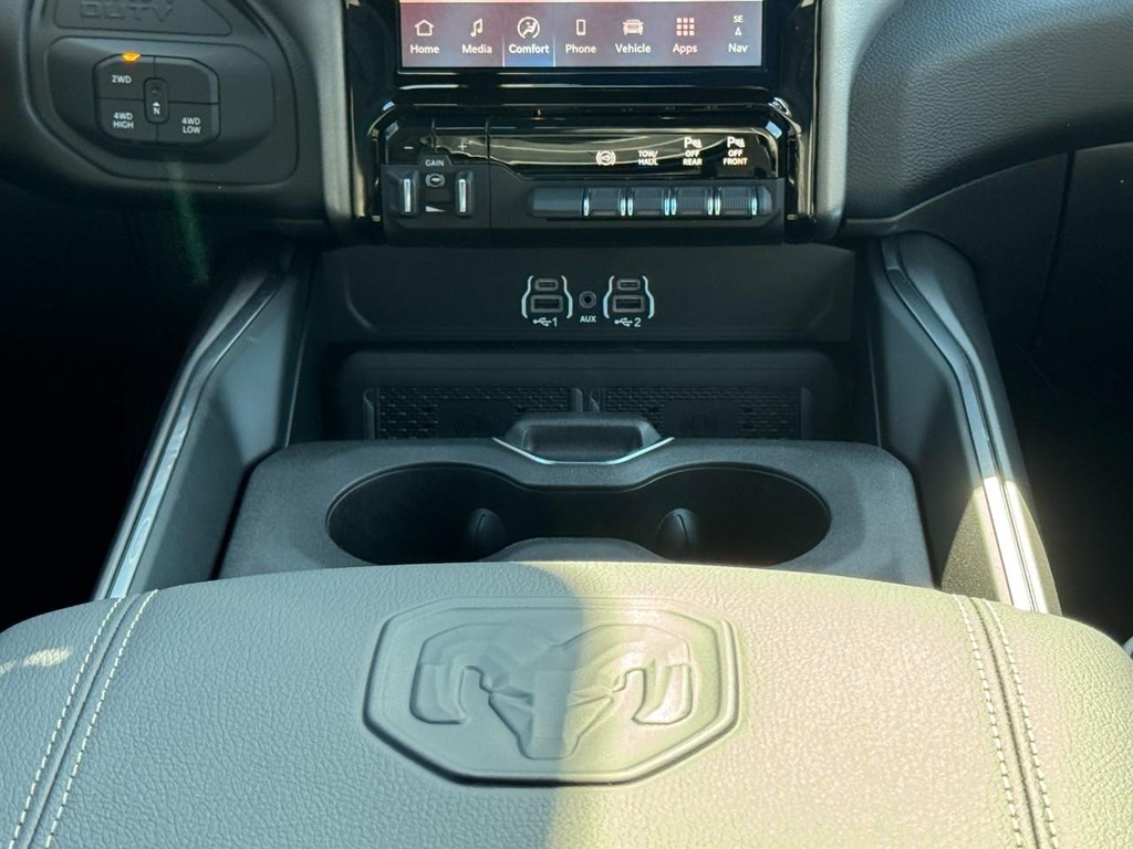 Ram 2500 Vehicle Full-screen Gallery Image 09