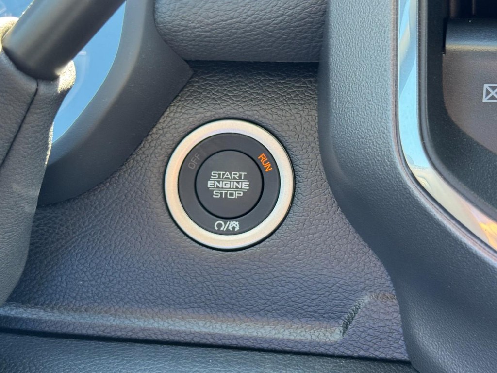 Ram 2500 Vehicle Full-screen Gallery Image 13